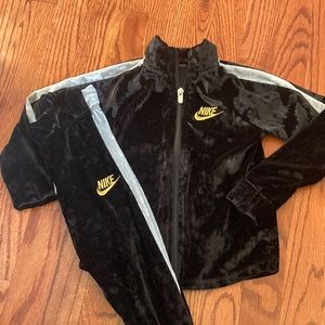 Girls Nike set size 4
